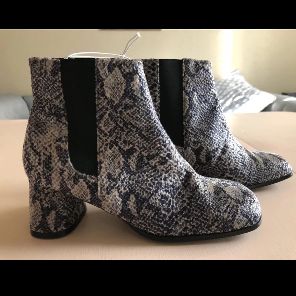 Chinese Laundry snakeskin print chunky ankle boot - Picture 2 of 7